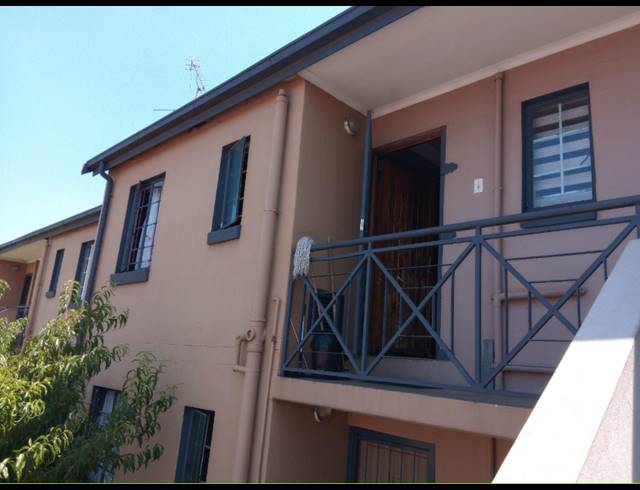 2 BEDROOM TOWNHOUSE FOR SALE IN ALBEMARLE